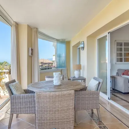 Modern By The Sea. Apartment *